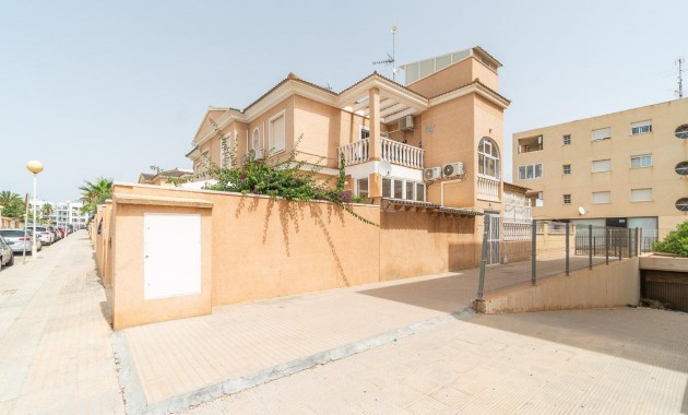 Apartment - Sale - Orihuela Costa - La Zenia