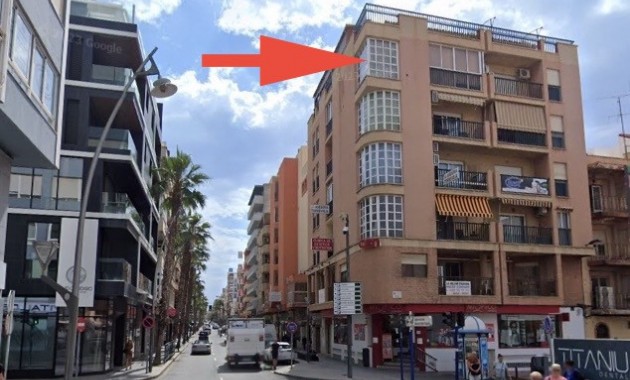 Office - Alquiler a largo plazo - Torrevieja -
                Centro