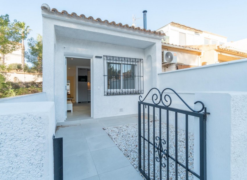 Resale - Bungalow -
Orihuela Costa - Las Filipinas