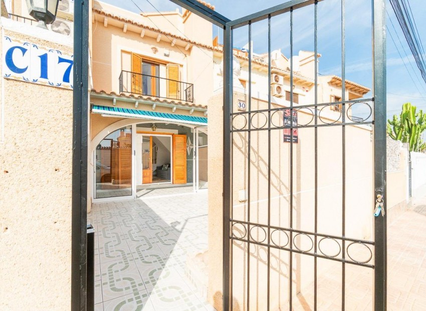 Resale - Bungalow -
Torrevieja - La Siesta - El Salado - Torreta