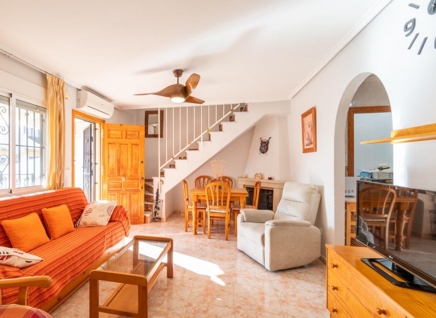 Resale - Chalet -
Orihuela Costa - Playa Flamenca