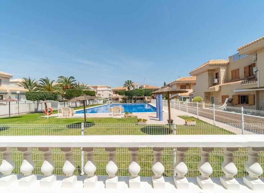 Resale - Chalet -
Orihuela Costa - Playa Flamenca