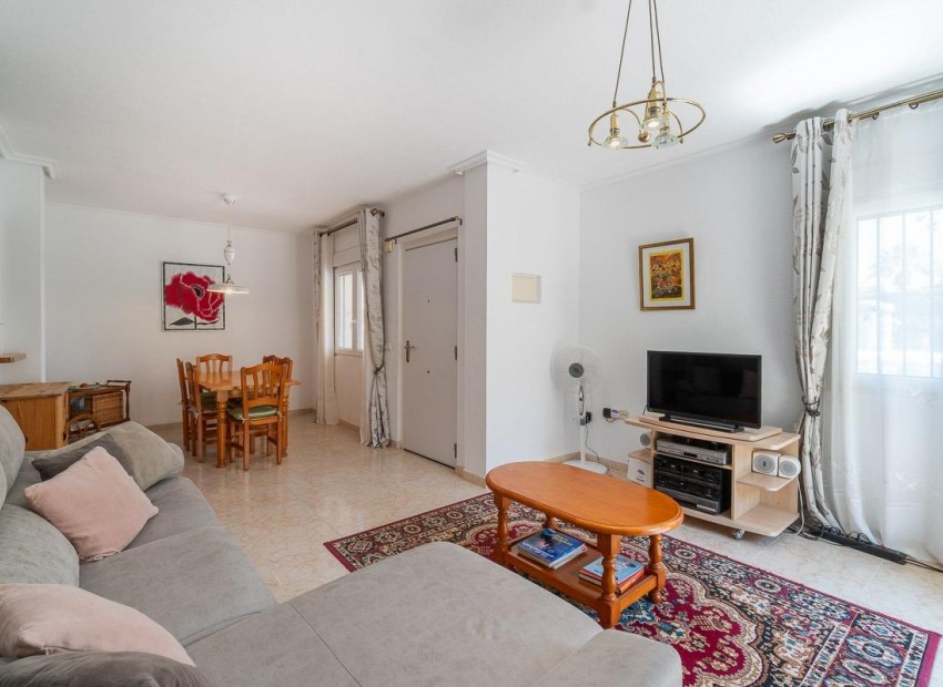 Resale - Chalet -
Orihuela Costa - Playa Flamenca