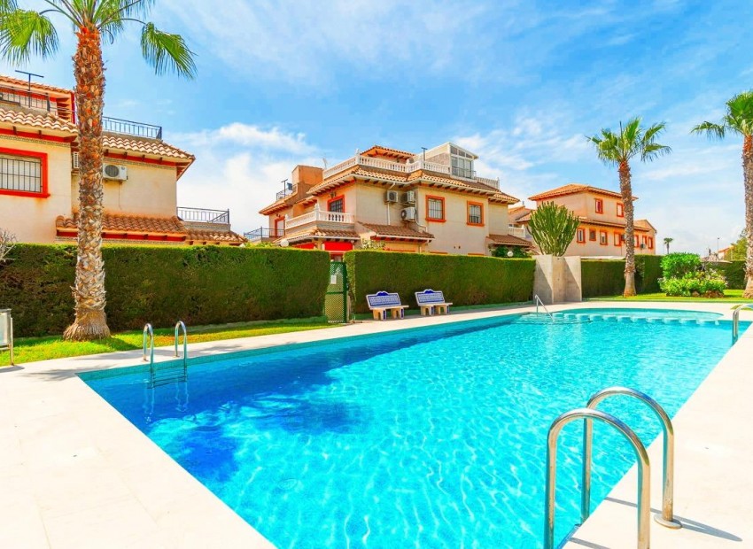 Resale - Chalet -
Orihuela Costa - Punta Prima