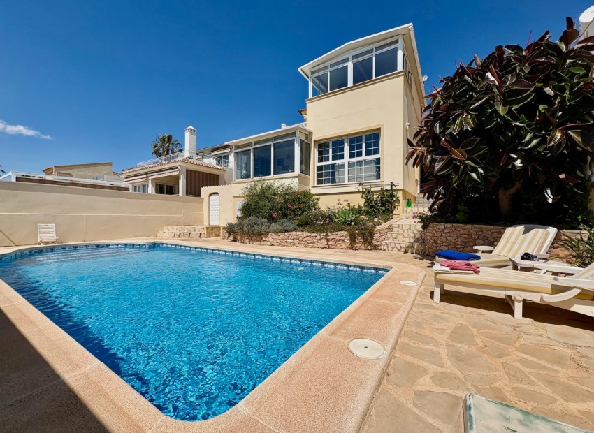 Resale - Einfamilienhaus -
Orihuela - Villamartin