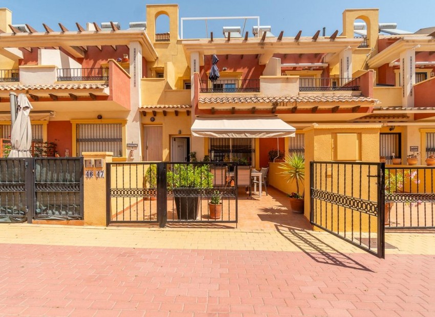 Resale - Terraced house -
Orihuela Costa - Los Dolses