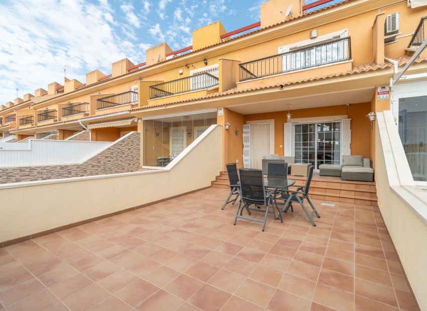 Resale - Terraced house -
Orihuela Costa - Los Dolses