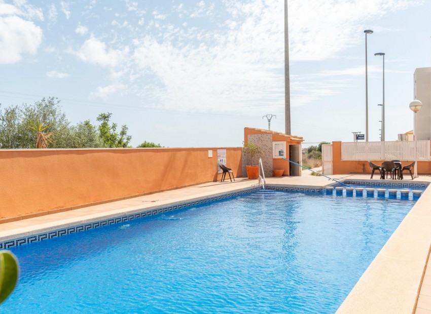 Resale - Terraced house -
Orihuela Costa - Los Dolses