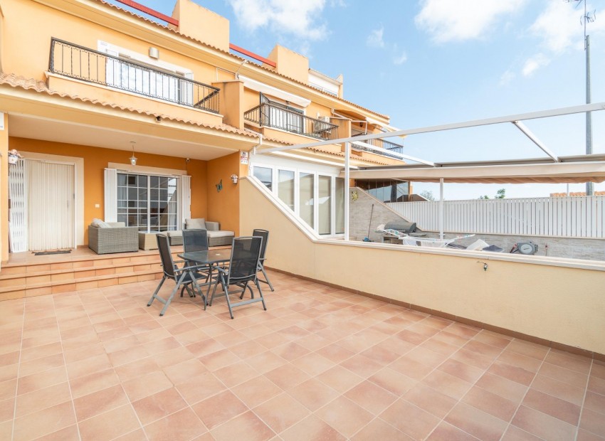 Resale - Terraced house -
Orihuela Costa - Los Dolses