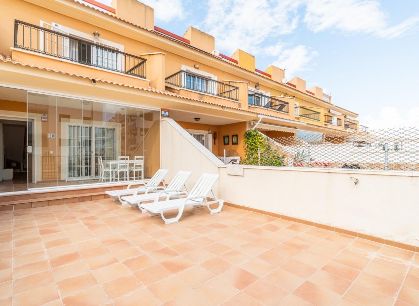 Resale - Terraced house -
Orihuela Costa - Los Dolses