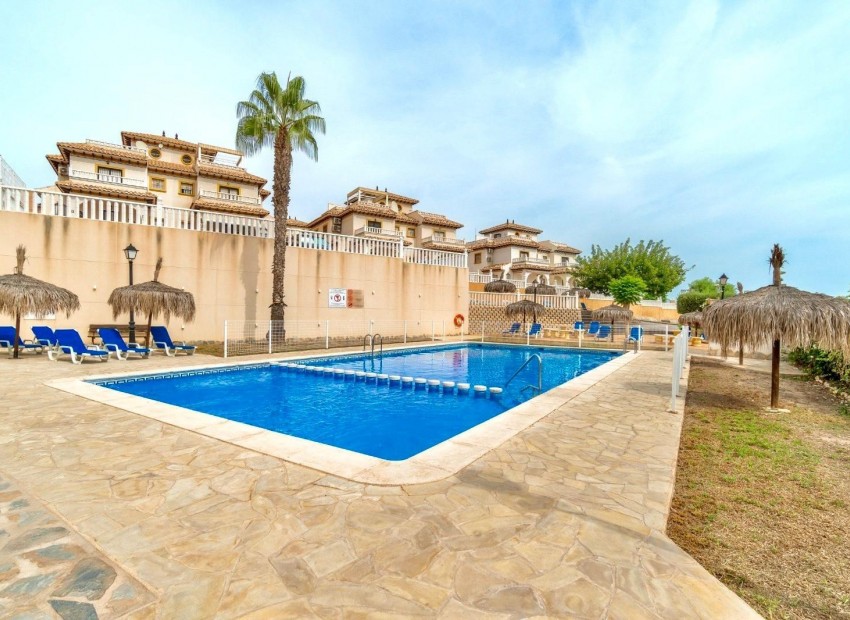 Resale - Terraced house -
Orihuela Costa - Los Dolses