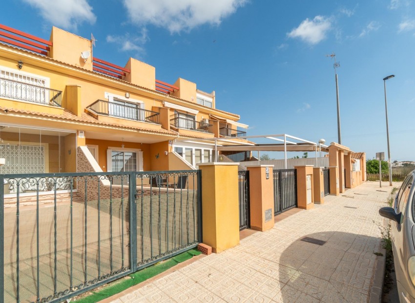 Resale - Terraced house -
Orihuela Costa - Los Dolses