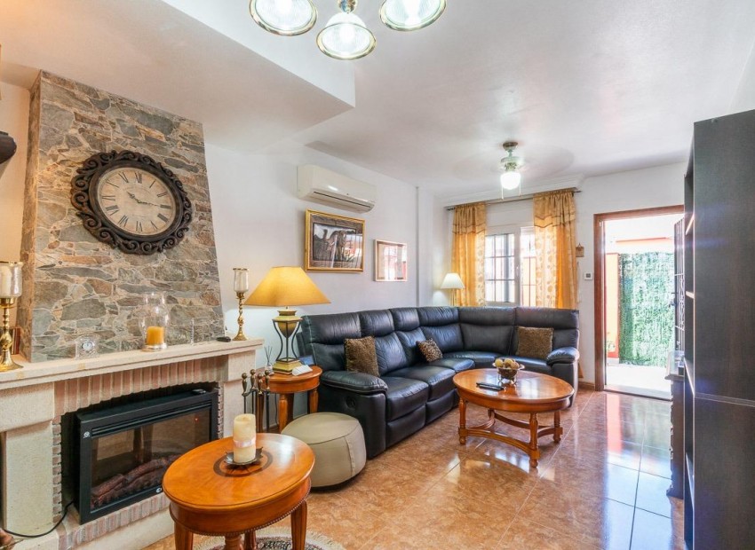 Resale - Terraced house -
Orihuela Costa - PAU 8