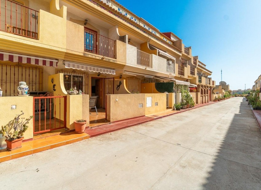 Resale - Terraced house -
Orihuela Costa - Playa Flamenca