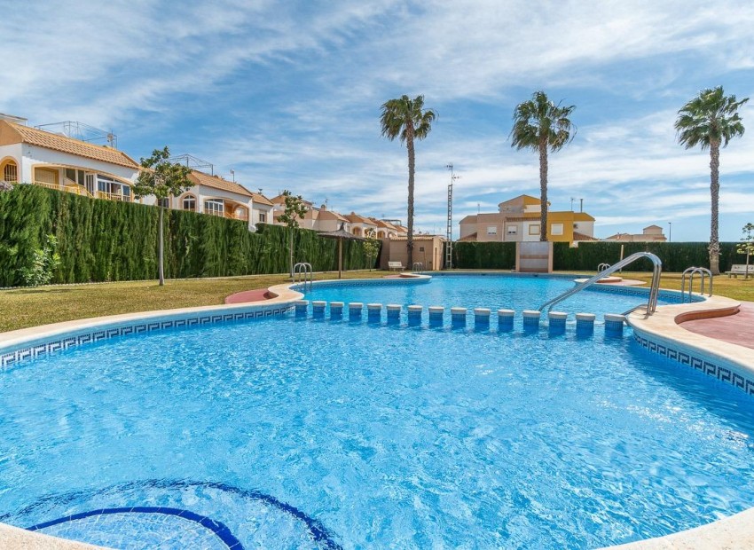 Resale - Terraced house -
Torrevieja - El limonar