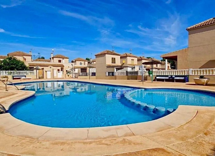 Resale - Terraced house -
Torrevieja - Los Balcones - Los Altos del Edén