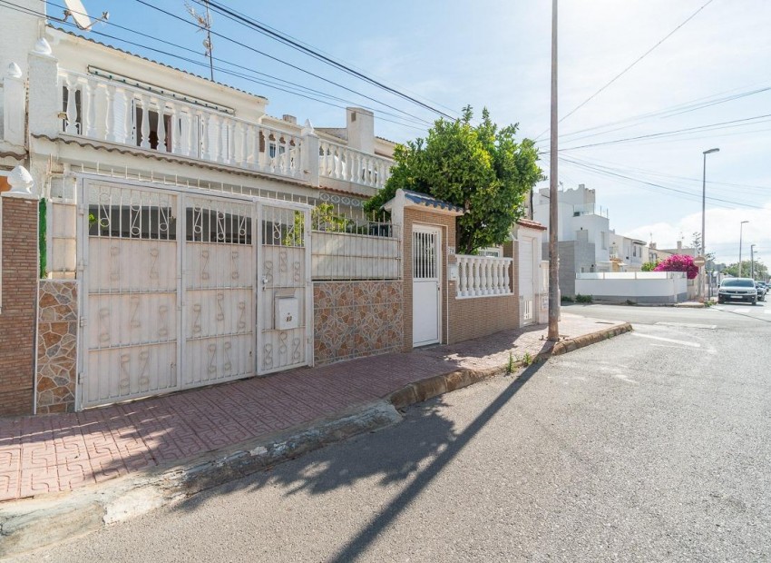 Resale - Terraced house -
Torrevieja - Los Frutales