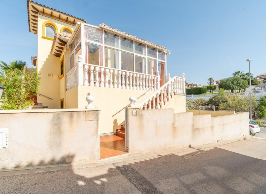 Resale - Villa -
Orihuela Costa - La Zenia