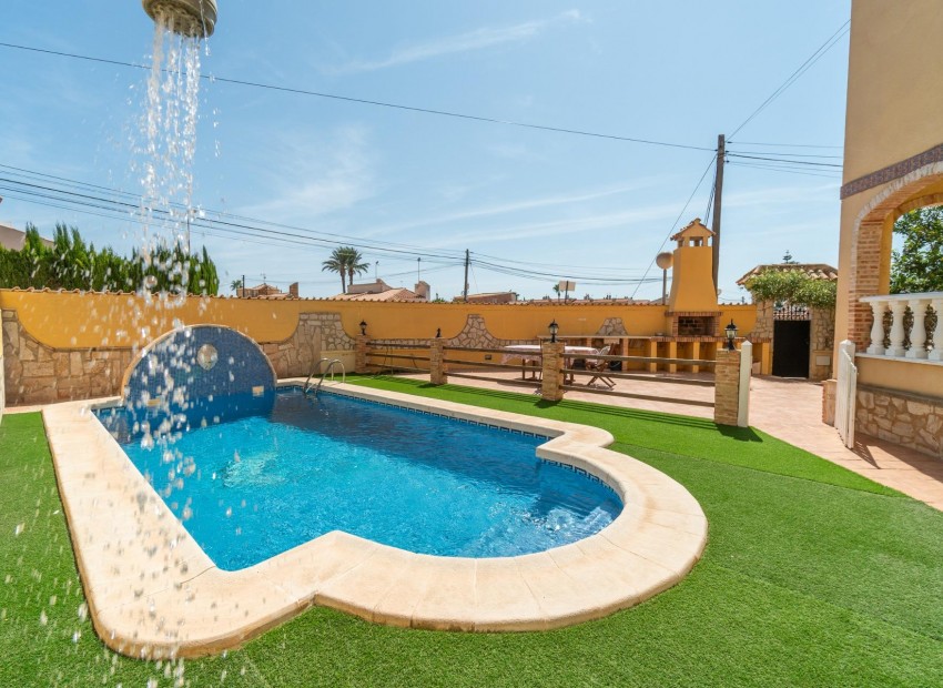 Resale - Villa -
Orihuela Costa - Las Mimosas