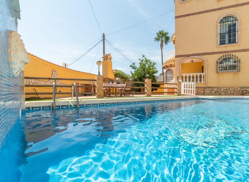 Resale - Villa -
Orihuela Costa - Las Mimosas