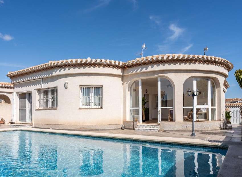Resale - Villa -
Orihuela Costa - Playa Flamenca