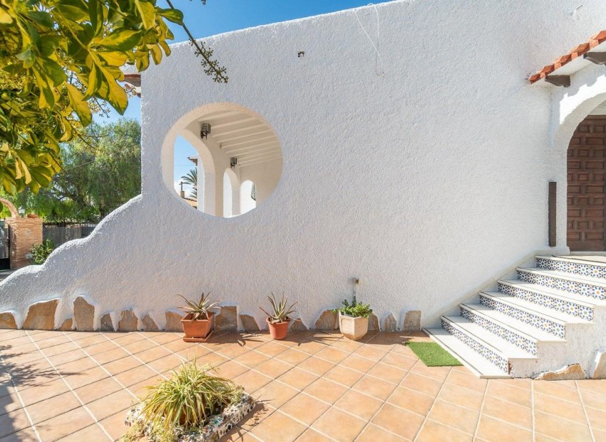 Resale - Villa -
Orihuela Costa - Punta Prima