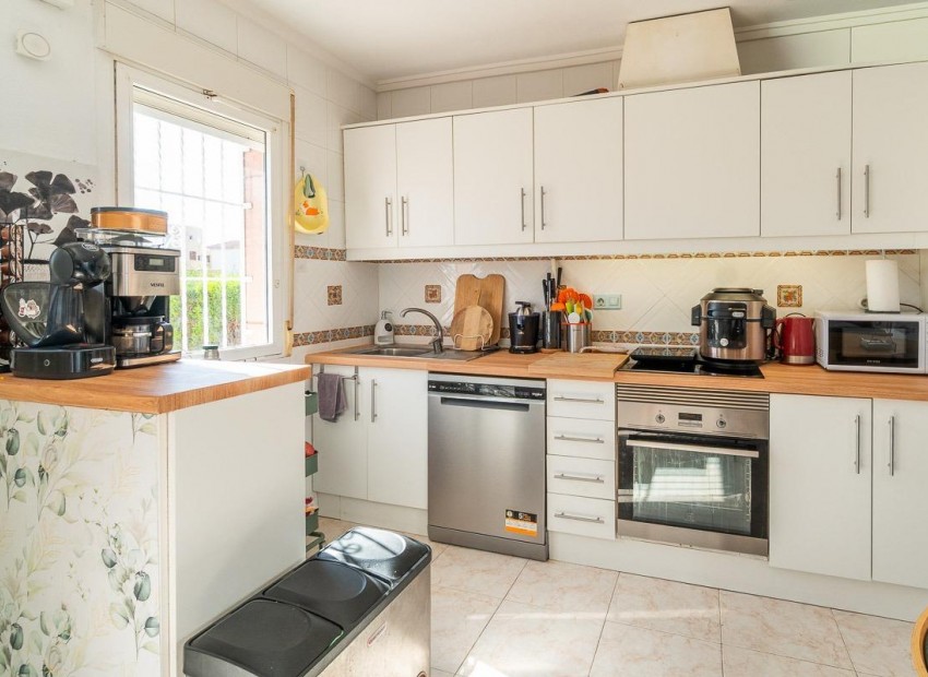 Resale - Villa -
Orihuela Costa - Punta Prima