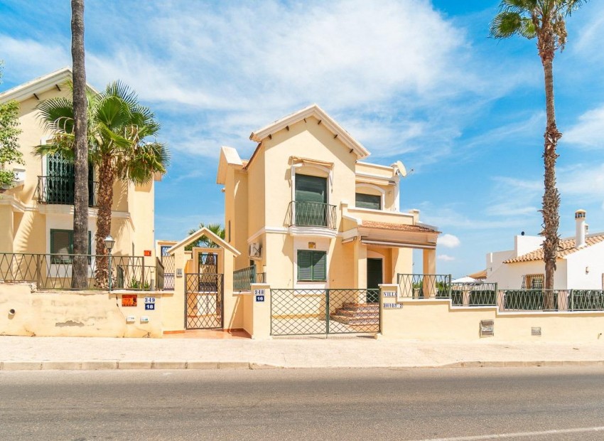 Resale - Villa -
Orihuela Costa - Villamartín-Las Filipinas