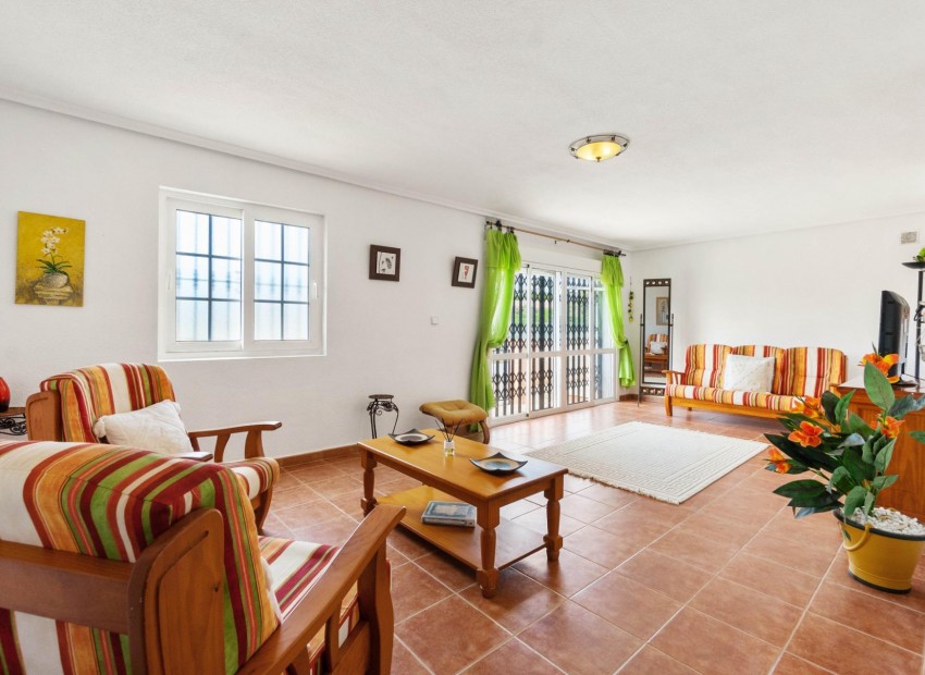 Resale - Villa -
Orihuela Costa - Villamartin