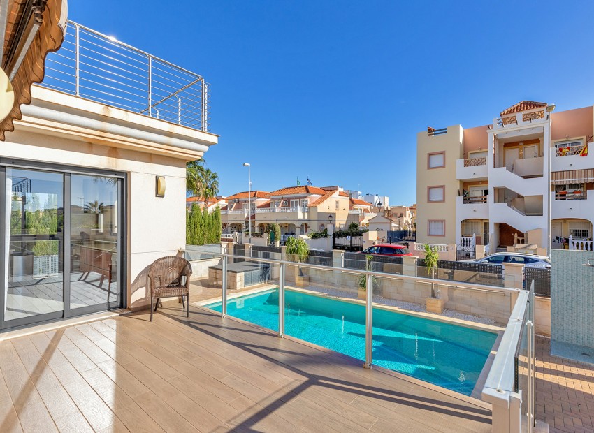 Resale - Villa -
Orihuela Costa