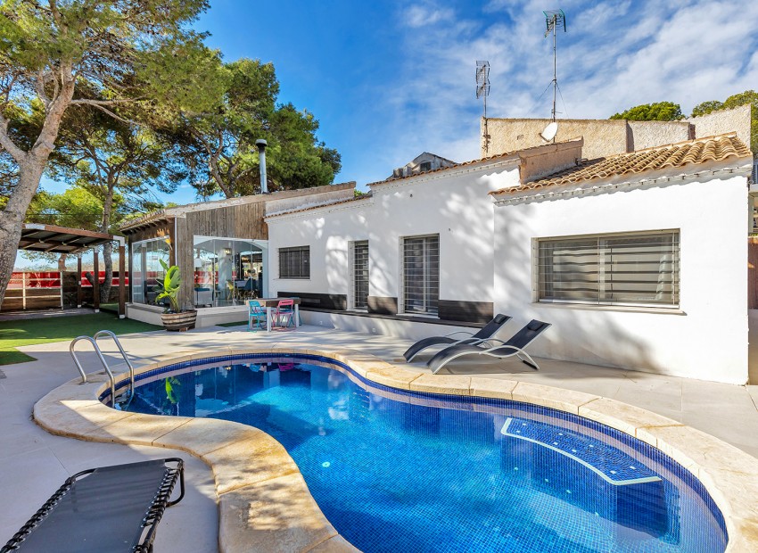 Resale - Villa -
Orihuela Costa