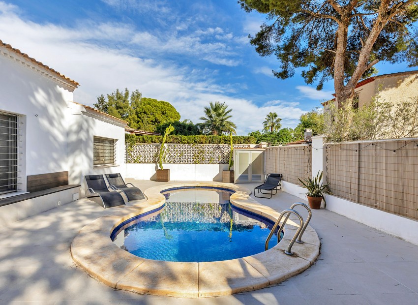 Resale - Villa -
Orihuela Costa
