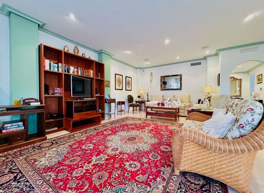Resale - Villa -
Orihuela