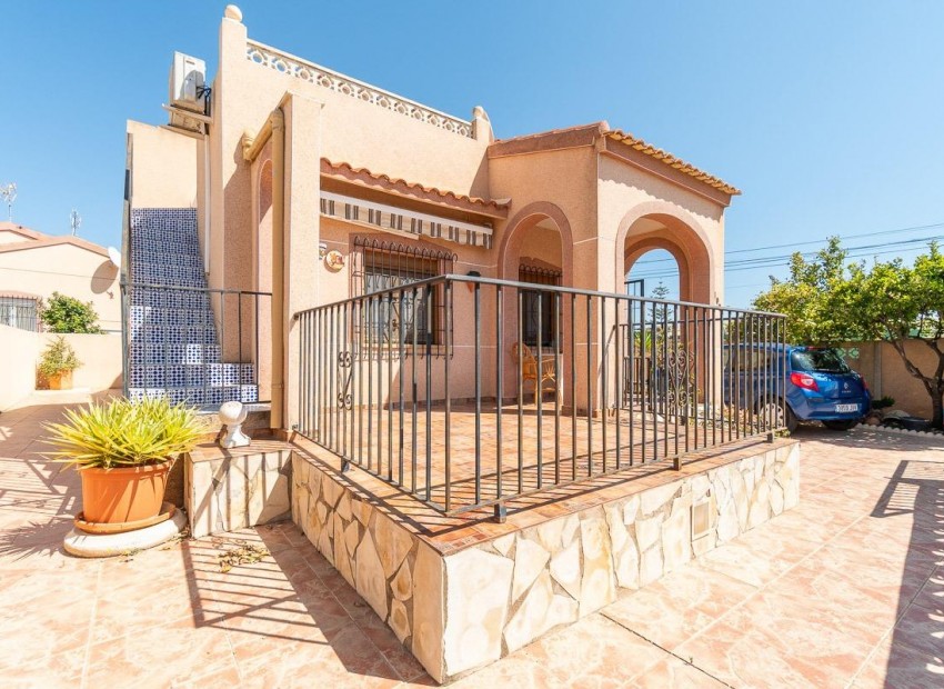 Resale - Villa -
San Fulgencio - La Marina