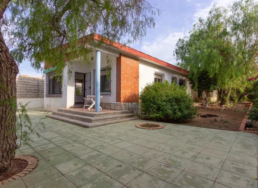 Resale - Villa -
Torrevieja - Aguas nuevas 1