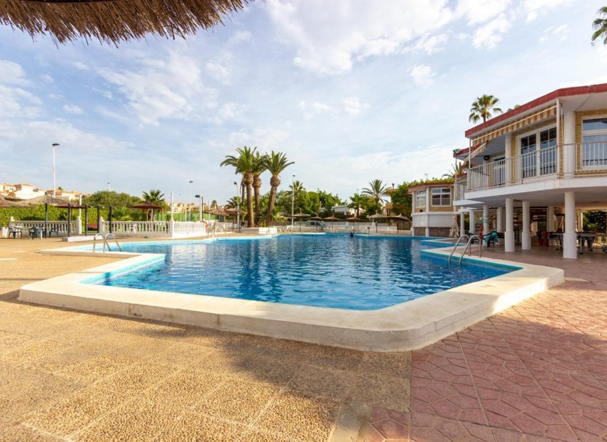 Resale - Villa -
Torrevieja - Aguas nuevas 1