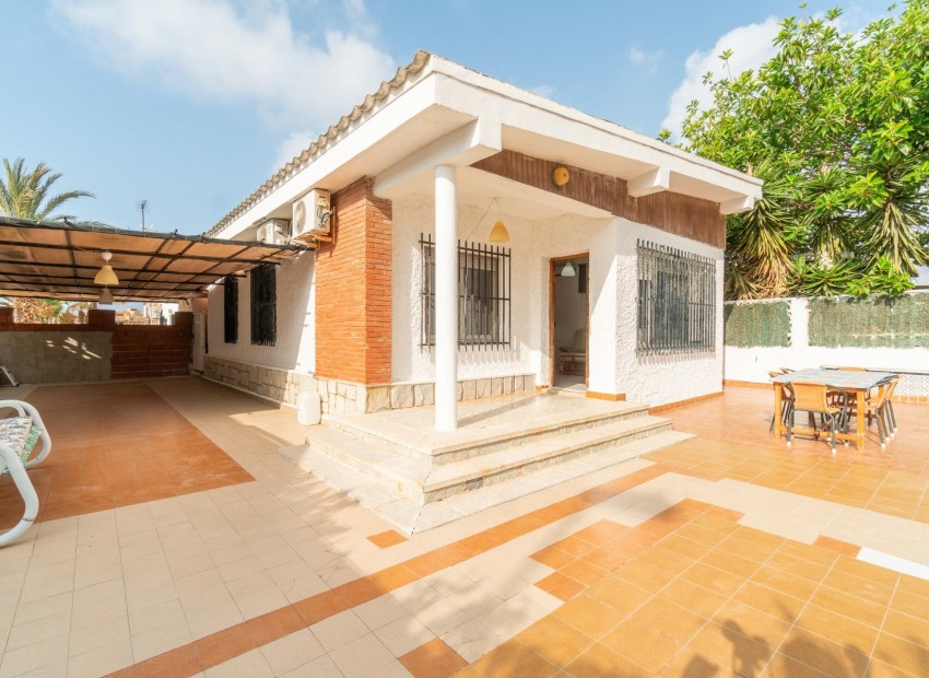 Resale - Villa -
Torrevieja - Aguas nuevas 1