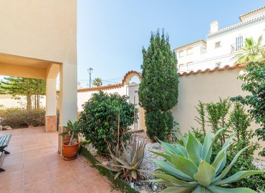 Resale - Villa -
Torrevieja - La Mata