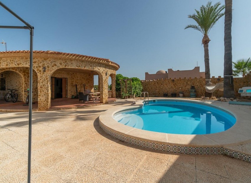 Resale - Villa -
Torrevieja - Los altos