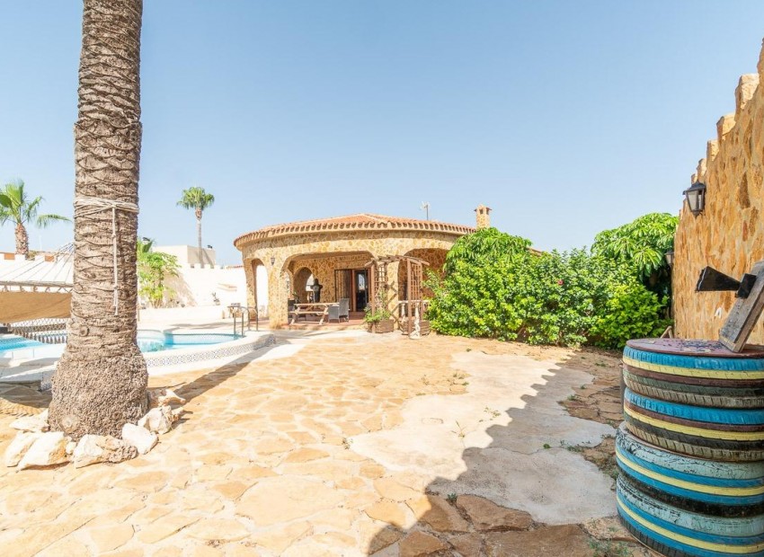 Resale - Villa -
Torrevieja - Los altos