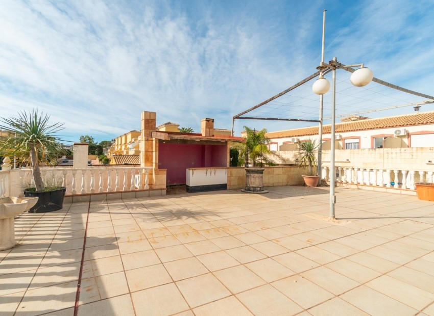 Resale - Villa -
Torrevieja - Los altos
