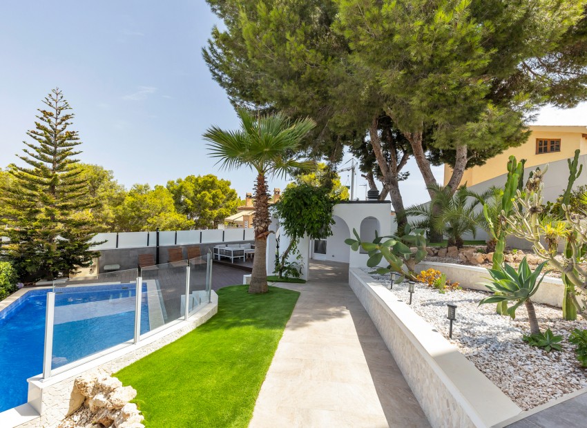 Resale - Villa -
Torrevieja - Los balcones