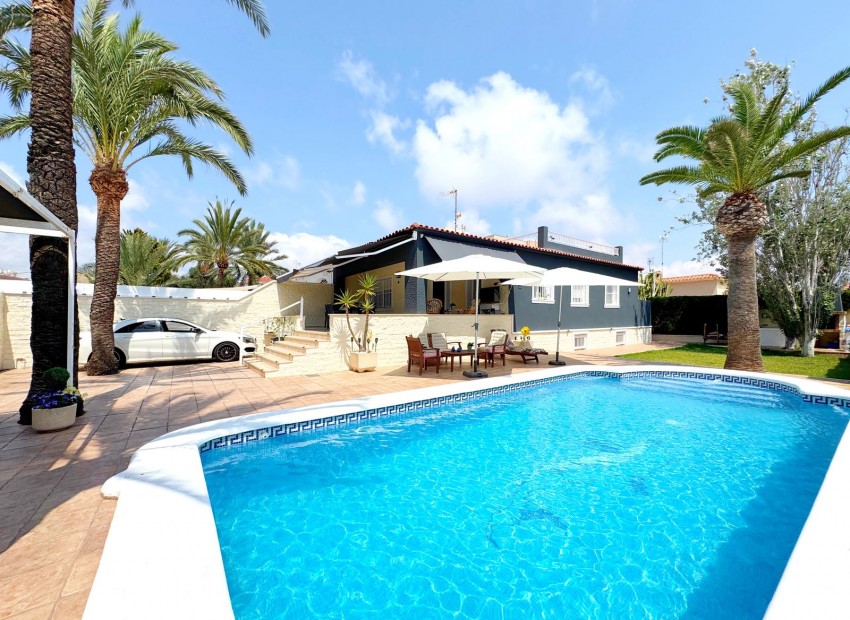 Resale - Villa -
Torrevieja - Rocio del mar