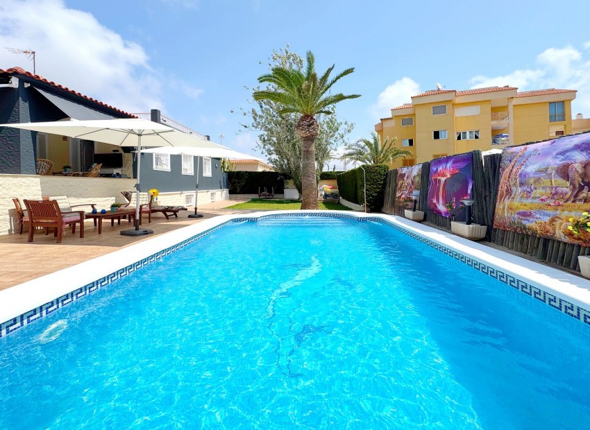Resale - Villa -
Torrevieja - Rocio del mar