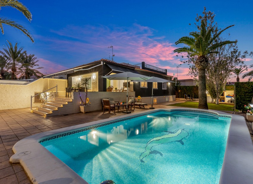 Resale - Villa -
Torrevieja - Rocio del mar