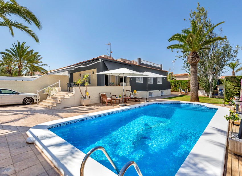 Resale - Villa -
Torrevieja - Rocio del mar