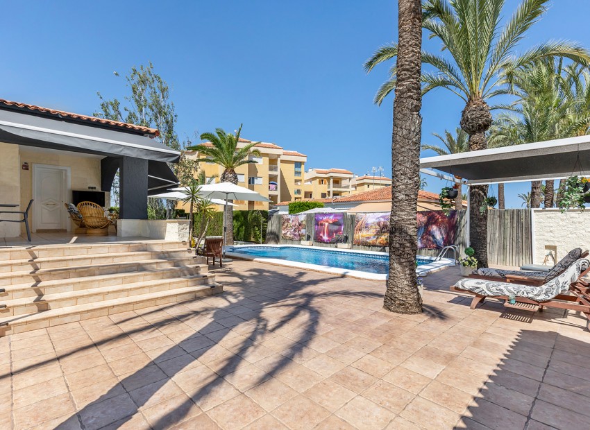 Resale - Villa -
Torrevieja - Rocio del mar