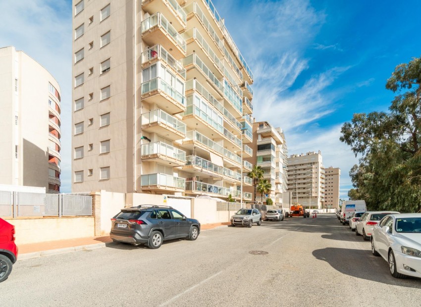 Resale - Wohnung -
Guardamar del Segura - Puerto Deportivo