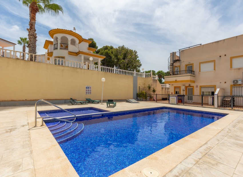 Resale - Wohnung -
Orihuela - Villamartin