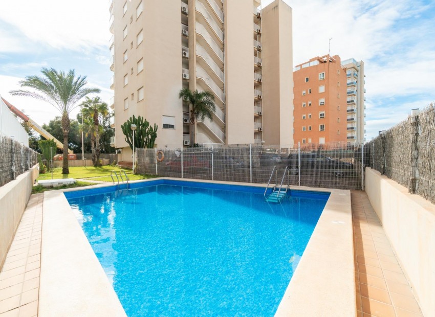 Sale - Apartment -
Guardamar del Segura - Puerto Deportivo